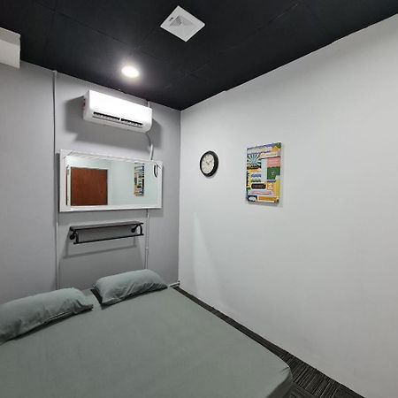 Ayden Hostel Airport Transit - Klia Сепанг Екстериор снимка